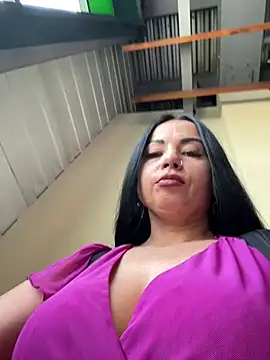 CrazzyChicks online show from 05-28-26, 05:27