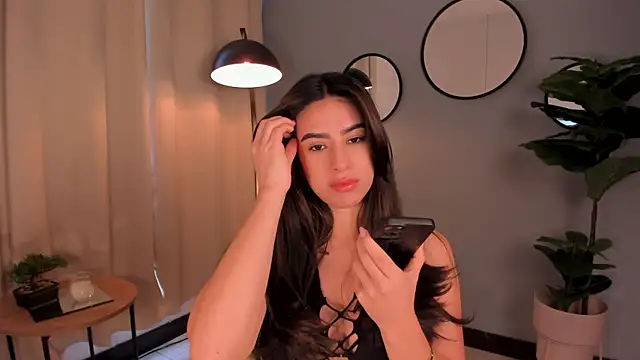 LiaPearce online show from 12-17-24, 12:54