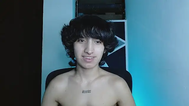 Snapshot of littlextreme chatting on 05-04-26, 04:19 littlextreme online show from 05-04-26, 04:19