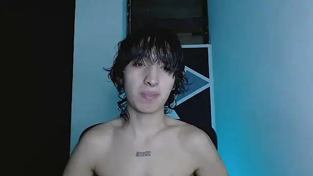 Snapshot of littlextreme chatting on 05-06-26, 02:19 littlextreme online show from 05-06-26, 02:19