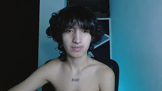 Snapshot of littlextreme chatting on 05-19-26, 04:08 littlextreme online show from 05-19-26, 04:08