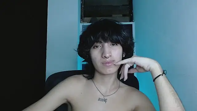 Snapshot of littlextreme chatting on 05-21-26, 01:56 littlextreme online show from 05-21-26, 01:56