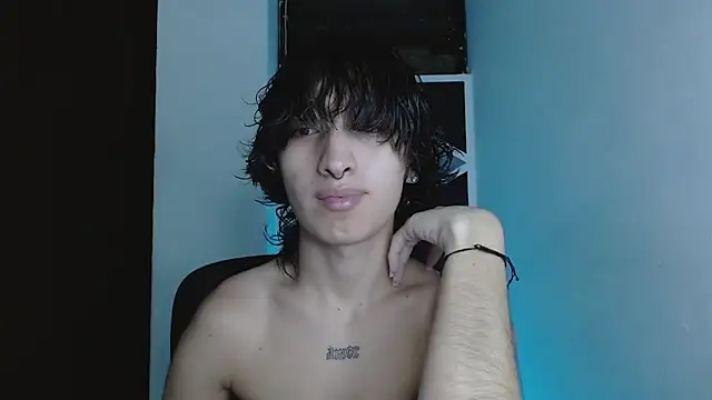 Snapshot of littlextreme chatting on 05-27-26, 02:52 littlextreme online show from 05-27-26, 02:52