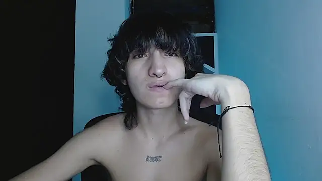 Snapshot of littlextreme chatting on 05-31-26, 01:36 littlextreme online show from 05-31-26, 01:36