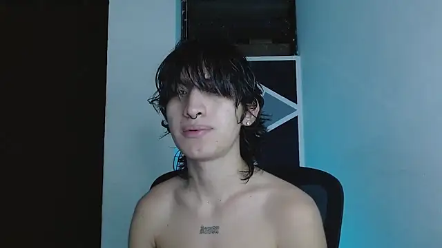Snapshot of littlextreme chatting on 06-03-26, 02:58 littlextreme online show from 06-03-26, 02:58