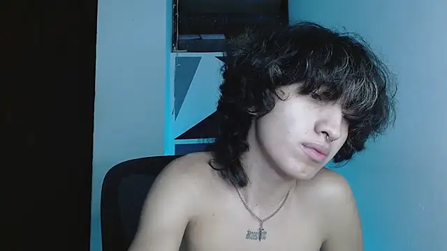 Snapshot of littlextreme chatting on 06-12-26, 02:21 littlextreme online show from 06-12-26, 02:21