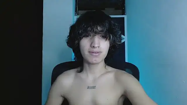 Snapshot of littlextreme chatting on 06-17-26, 01:52 littlextreme online show from 06-17-26, 01:52