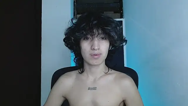 Snapshot of littlextreme chatting on 06-23-26, 02:53 littlextreme online show from 06-23-26, 02:53