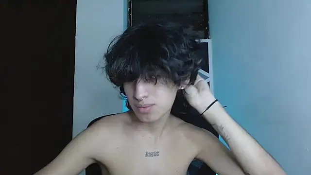 Snapshot of littlextreme chatting on 06-24-26, 01:04 littlextreme online show from 06-24-26, 01:04