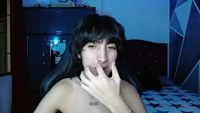 Snapshot of littlextreme chatting on 07-11-26, 02:14 littlextreme online show from 07-11-26, 02:14