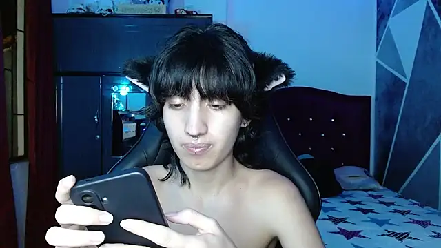 Snapshot of littlextreme chatting on 07-13-26, 02:58 littlextreme online show from 07-13-26, 02:58