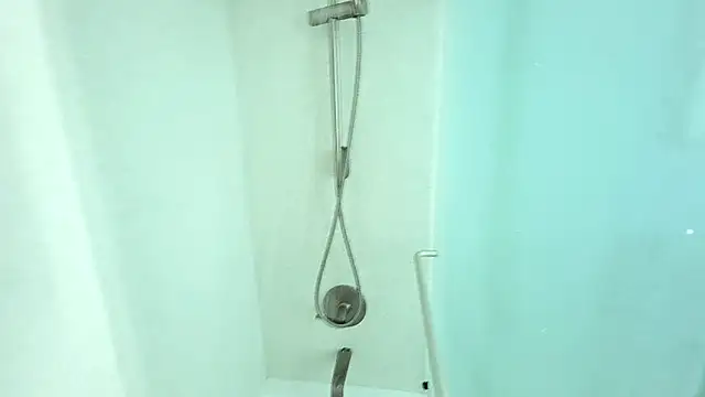 StrongMuscularAndHuge online show from 04-21-26, 07:36