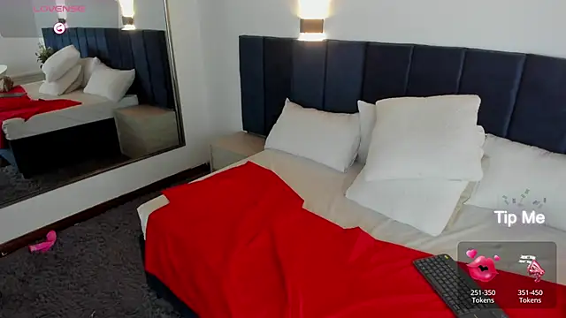 Snapshot of EmilySumer chatting on 12-22-24, 07:42 EmilySumer online show from 12-22-24, 07:42