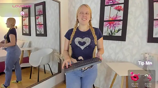 Snapshot of EmilySumer chatting on 02-16-25, 10:32 EmilySumer online show from 02-16-25, 10:32