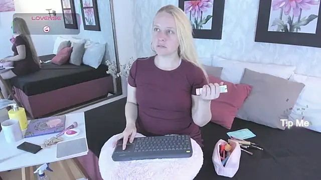 Snapshot of EmilySumer chatting on 09-28-25, 03:34 EmilySumer online show from 09-28-25, 03:34