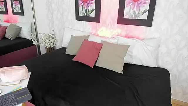 Snapshot of EmilySumer chatting on 11-27-25, 09:06 EmilySumer online show from 11-27-25, 09:06