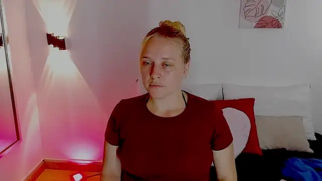 Snapshot of EmilySumer chatting on 05-15-26, 10:17 EmilySumer online show from 05-15-26, 10:17