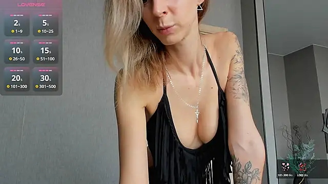 Snapshot of XValkyrieX chatting on 11-22-25, 12:15 XValkyrieX online show from 11-22-25, 12:15