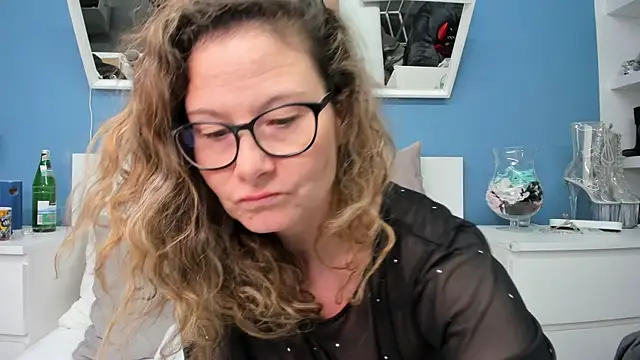 izzy-mendosa online show from 04-13-26, 03:17