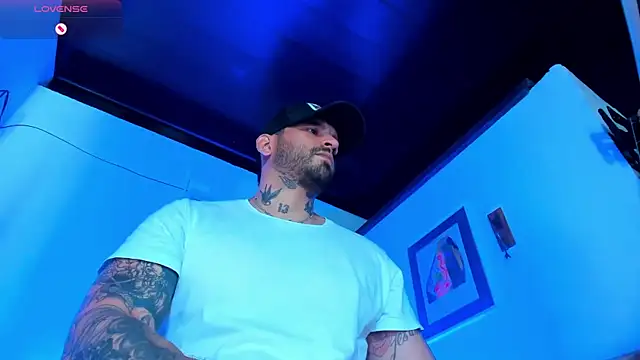 Snapshot of CamiloGray_ chatting on 01-02-25, 03:29 CamiloGray online show from 01-02-25, 03:29