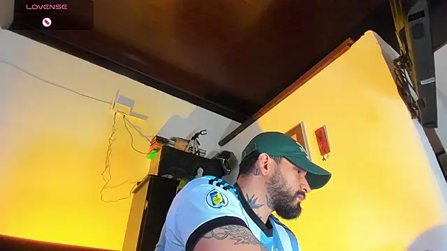 Snapshot of CamiloGray_ chatting on 09-14-25, 02:38 CamiloGray online show from 09-14-25, 02:38