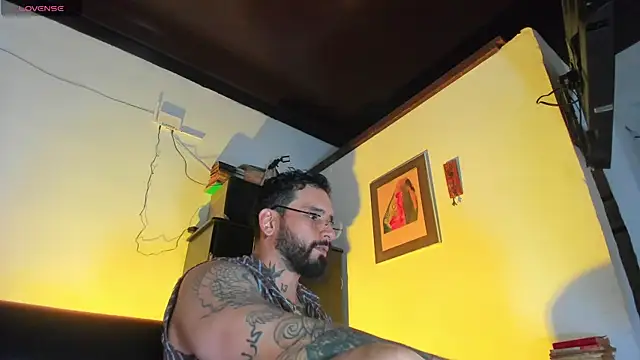Snapshot of CamiloGray_ chatting on 09-30-25, 02:22 CamiloGray online show from 09-30-25, 02:22