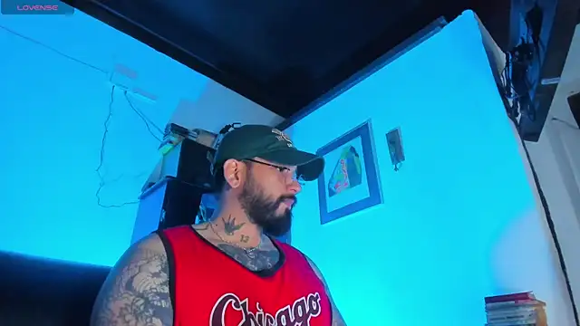 Snapshot of CamiloGray_ chatting on 10-21-25, 01:56 CamiloGray online show from 10-21-25, 01:56