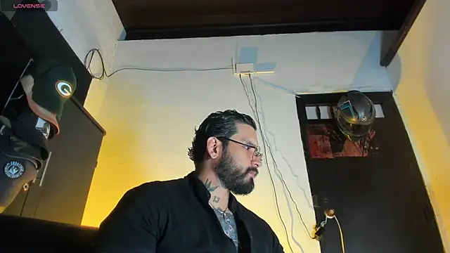 CamiloGray  online show from 12-22-25, 02:58