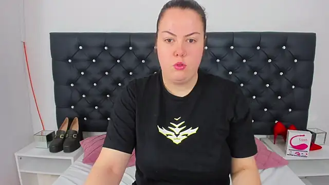 Snapshot of EvaLick chatting on 12-23-24, 06:22 EvaLick online show from 12-23-24, 06:22