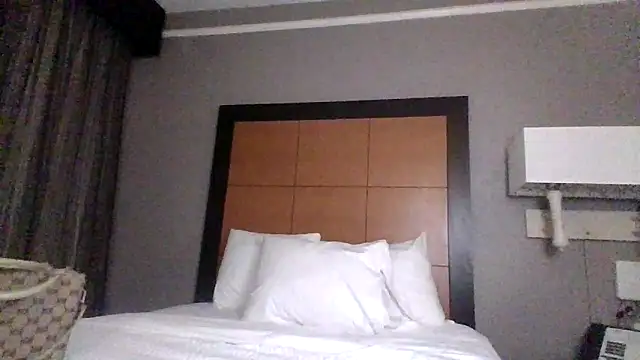 Snapshot of sexybribri@xh chatting on 10-11-25, 04:12 sexybribrixh online show from 10-11-25, 04:12