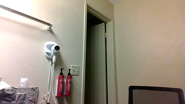 Snapshot of sexybribri@xh chatting on 10-18-25, 05:10 sexybribrixh online show from 10-18-25, 05:10