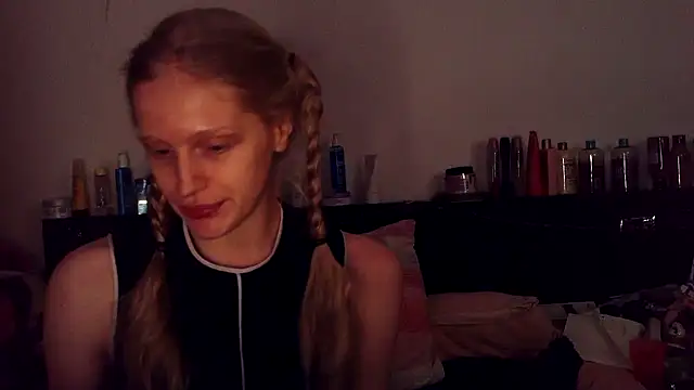 Snapshot of VeronicaJoyful chatting on 01-20-25, 12:25 VeronicaJoyful online show from 01-20-25, 12:25