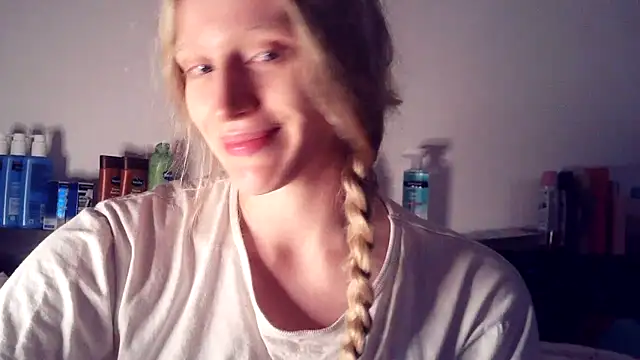 Snapshot of VeronicaJoyful chatting on 02-22-25, 03:23 VeronicaJoyful online show from 02-22-25, 03:23