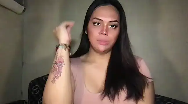 Snapshot of _MissKhimberlyXxx_ chatting on 01-12-25, 05:33 MissKhimberlyXxx online show from 01-12-25, 05:33