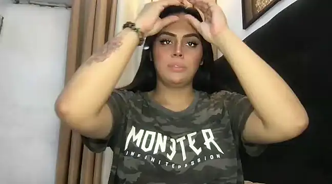 Snapshot of _MissKhimberlyXxx_ chatting on 02-14-25, 01:08 MissKhimberlyXxx online show from 02-14-25, 01:08