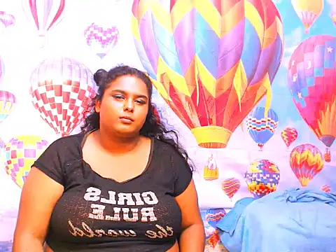 Snapshot of Indianfairy99 chatting on 01-17-25, 01:15 Indianfairy99 online show from 01-17-25, 01:15