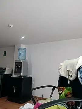 aisha latina online show from 10-15-25, 05:24