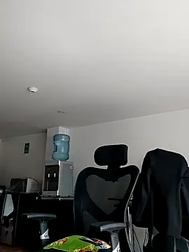 aisha latina online show from 11-12-25, 02:50