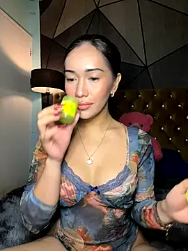 Jasmine Elcock online show from 10-04-25, 08:01