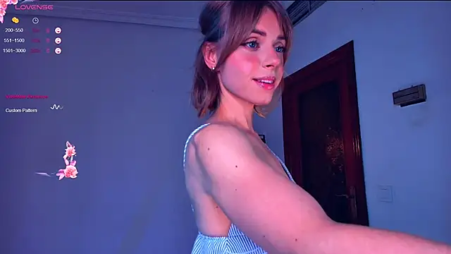 Snapshot of Arielle__03 chatting on 09-13-25, 02:11 Arielle 03 online show from 09-13-25, 02:11