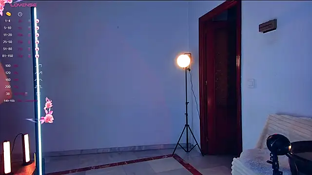 Snapshot of Arielle__03 chatting on 10-09-25, 12:41 Arielle 03 online show from 10-09-25, 12:41