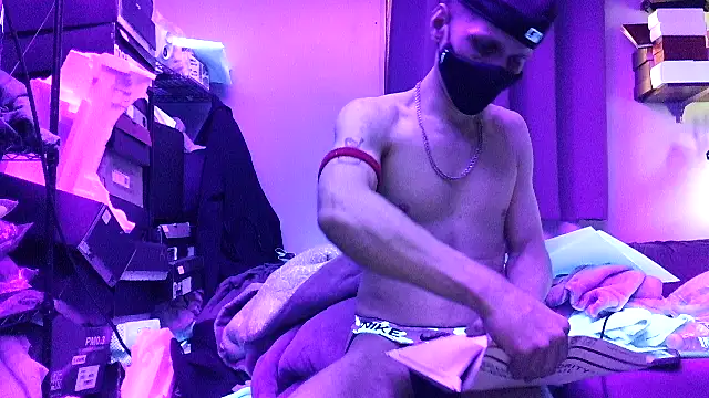 Cloudd Kingg Iceyyy online show from 05-29-26, 05:00