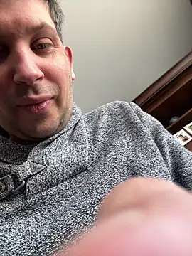 Snapshot of Taxidriver1988 chatting on 03-18-25, 03:42 Taxidriver1988 online show from 03-18-25, 03:42