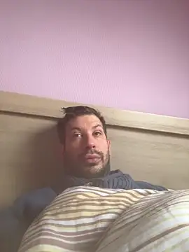 Snapshot of Taxidriver1988 chatting on 12-18-25, 09:26 Taxidriver1988 online show from 12-18-25, 09:26