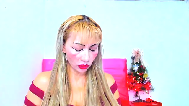 Snapshot of almabeckelt chatting on 12-18-24, 08:03 almabeckelt online show from 12-18-24, 08:03