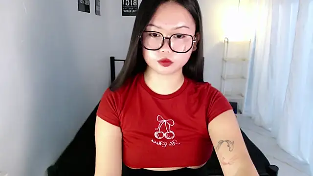 Snapshot of Vivorey_Leighn chatting on 07-28-26, 03:32 Vivorey Leighn online show from 07-28-26, 03:32