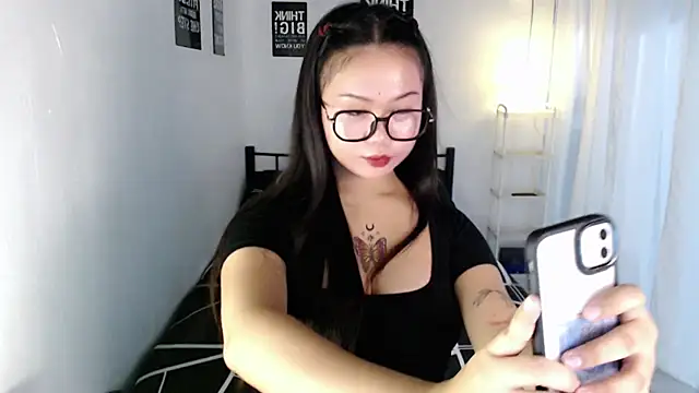 Snapshot of Vivorey_Leighn chatting on 07-30-26, 03:00 Vivorey Leighn online show from 07-30-26, 03:00