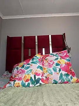 HoneyDropsX online show from 10-10-25, 08:35