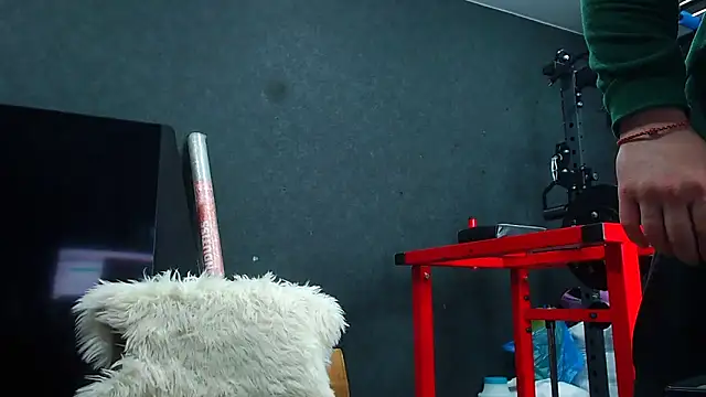 muscularjohnforuX online show from 04-15-26, 02:35