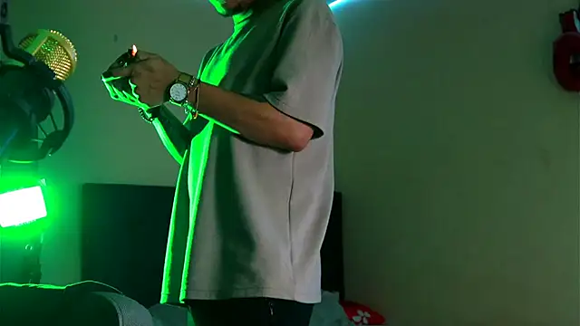 Snapshot of BestMasterForYou chatting on 11-22-25, 08:13 BestMasterForYou online show from 11-22-25, 08:13